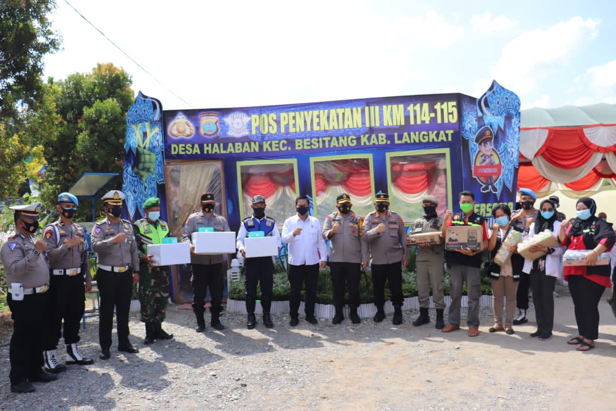 Cek Pos Penyekatan di Langkat, Polda Sumut Pastikan Pemeriksaan Swab Antigen Berjalan Lancar