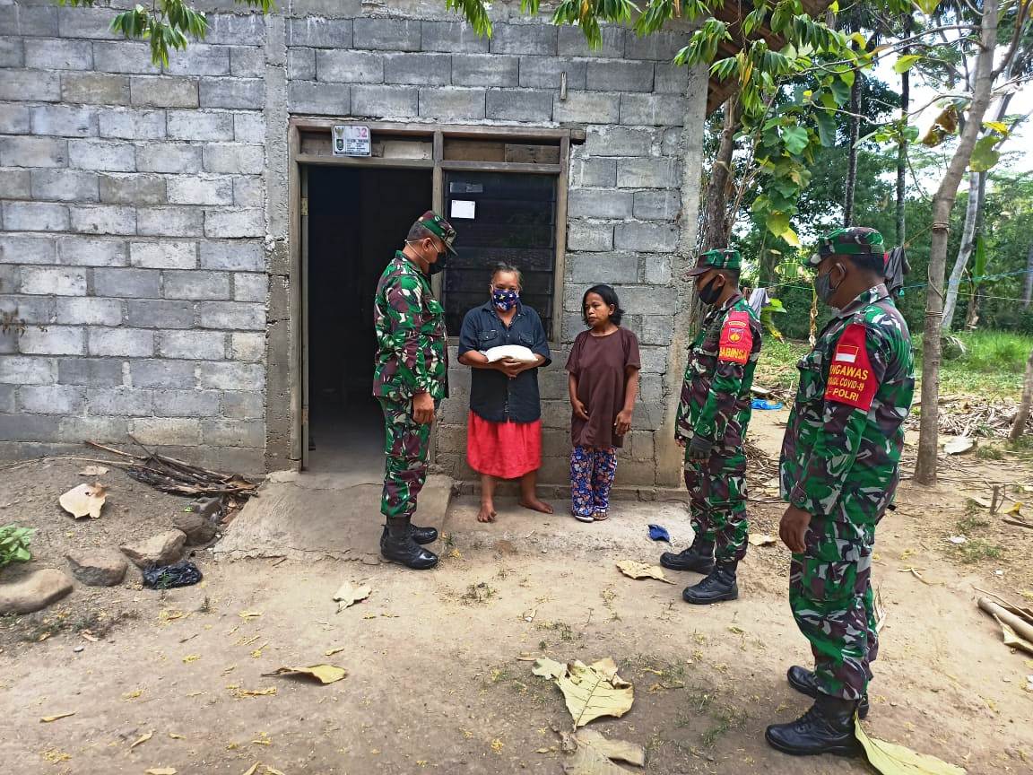 Koramil Mojosongo Beri Bantuan Warga Tak mampu