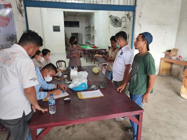 Polres Labuhanbatu melakukan Test urin terhadap supir-supir pengendera umum