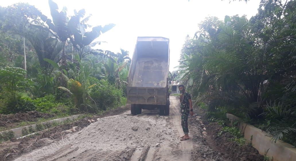 Satgas TMMD Kodim 0204/DS Kebut Penimbunan Jalan 