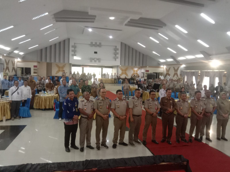 Ka Kanwil ATR/BPN Riau Serahkan Sertifikat Tanah Elektronik Pemko Dumai dan Masyarakat