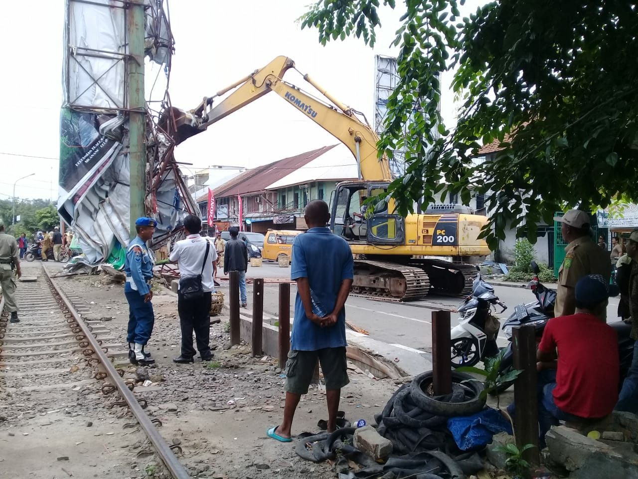 Satpol PP Gusur PKL di Belawan, Bangunan Ruko Tanpa IMB Luput dari Penertiban