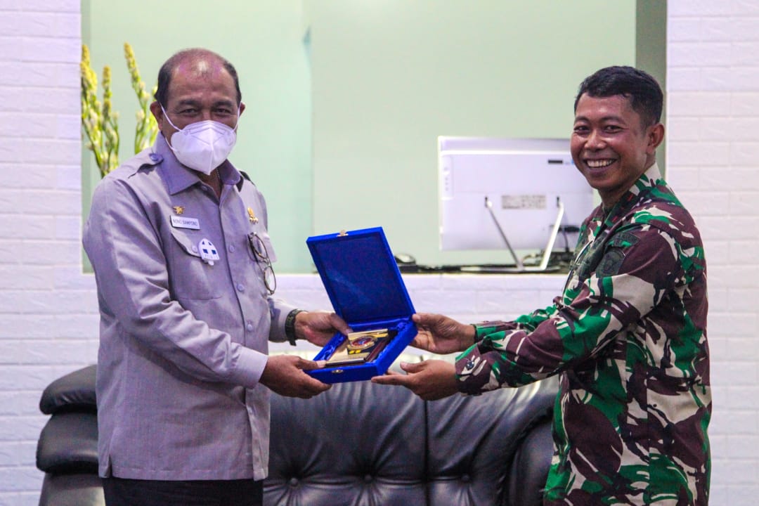 Letjen TNI Marinir (Purn) Dr. Nono Sampono M.Si Kunjungi Sarang Petarung Harimau Yonif 8 Marinir