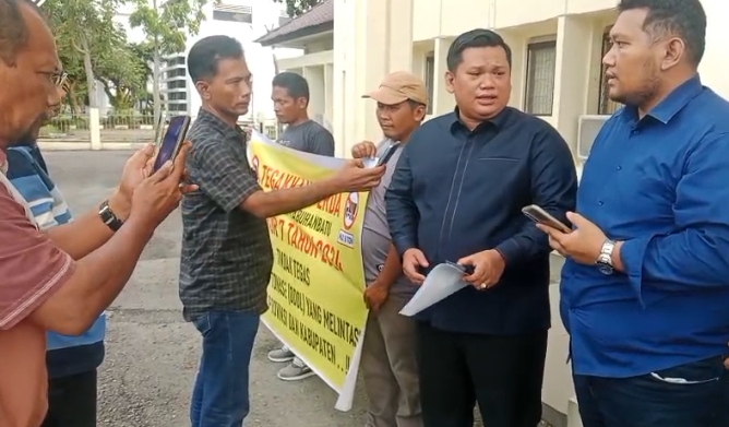 Bantu Penegakan Perda Pemkab Labuhan Batu, Rimba Niarta Sianturi & Robinson Tambunan Justru Didakwa Ganggu Fungsi Jalan