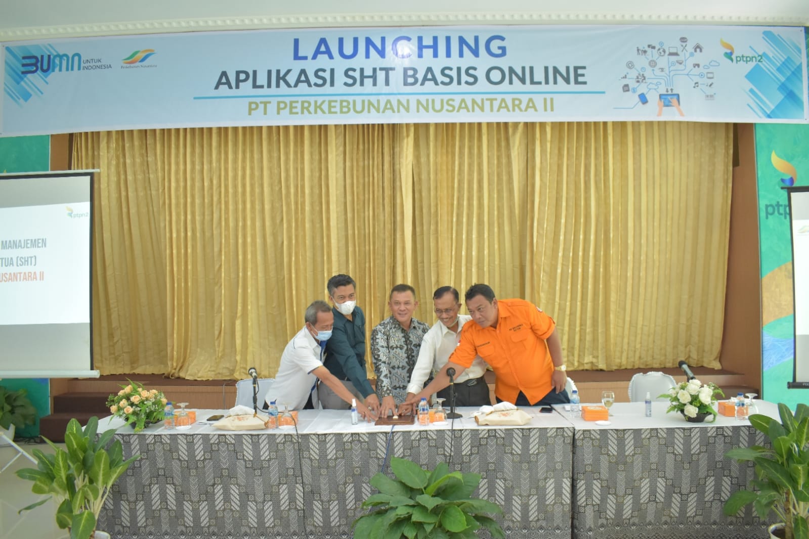 PTPN 2 LUNCURKAN APLIKASI E-SHT
