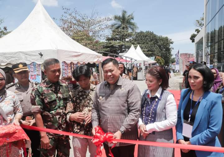 Bupati Dairi Eddy Berutu Kukuhkan Komunitas UMKM Go Dairi