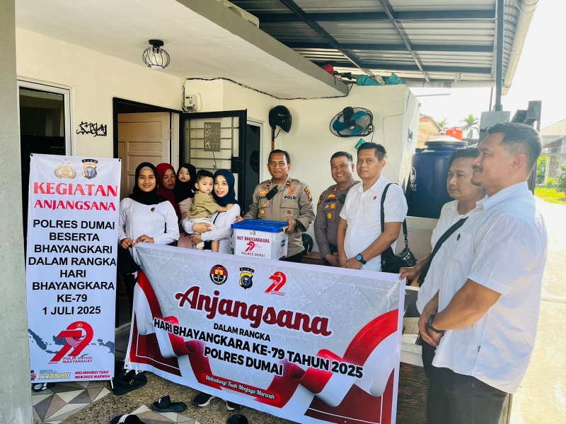 Polres Dumai Mengadakan Kegiatan Anjangsana Kepada Anggota Polri Yang Sakit Menahun