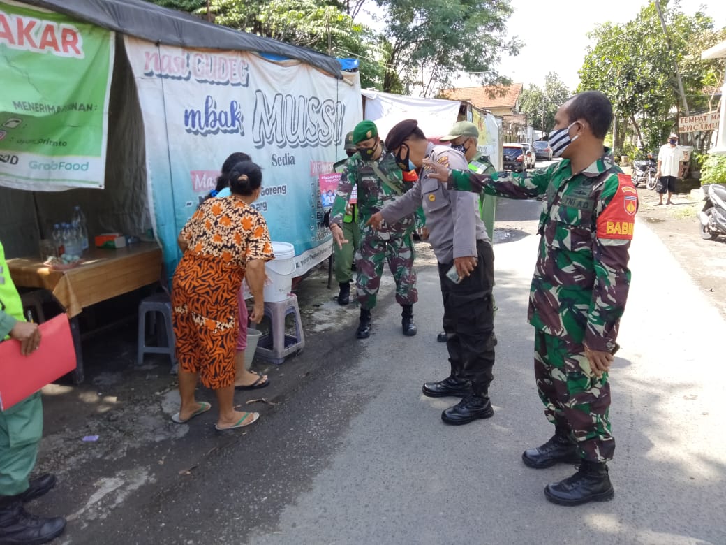 Sinergitas TNI Polri dan Linmas Wilayah Serengan dalam Edukasi PPKM