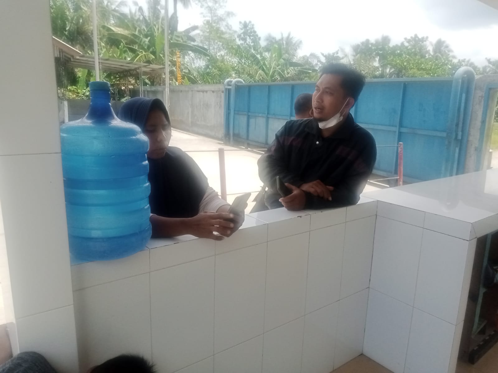 Arogan, Oknum Karyawati PT.CMPJ Halangi Wartawan yang Hendak Konfirmasi Soal Perizinan Perusahaan