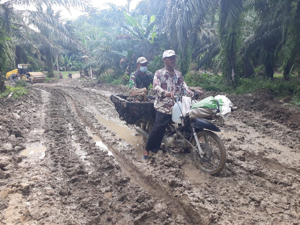 Cuaca dan Medan Ekstrim Bukan Penghalang Bagi Satgas Kejar Target TMMD Kodim 0204/DS
