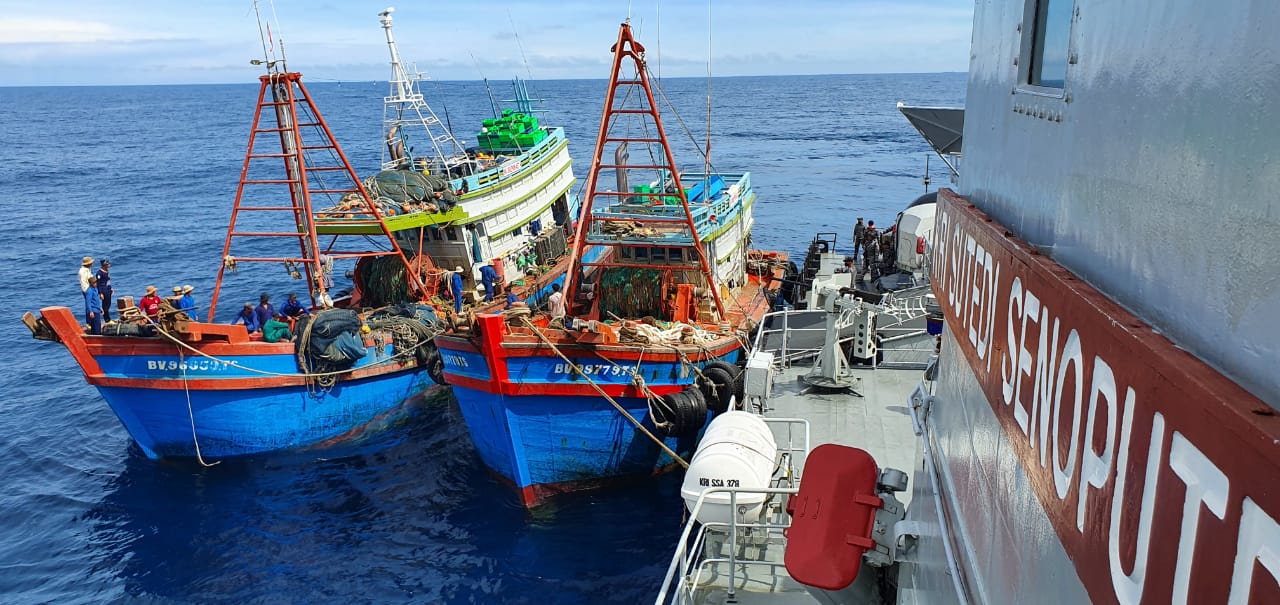 TNI AL Tangkap Dua Kapal Ikan Asing Berbendera Vietnam di Laut Natuna Utara