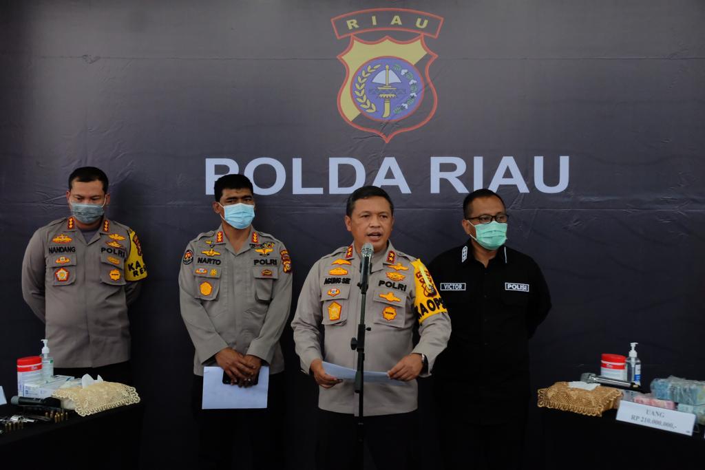 Polda Riau Gulung Sindikat Narkoba Bersenjata, 7 Pucuk Senjata, 3KG Sabu dan  9 Tersangka Diamankan