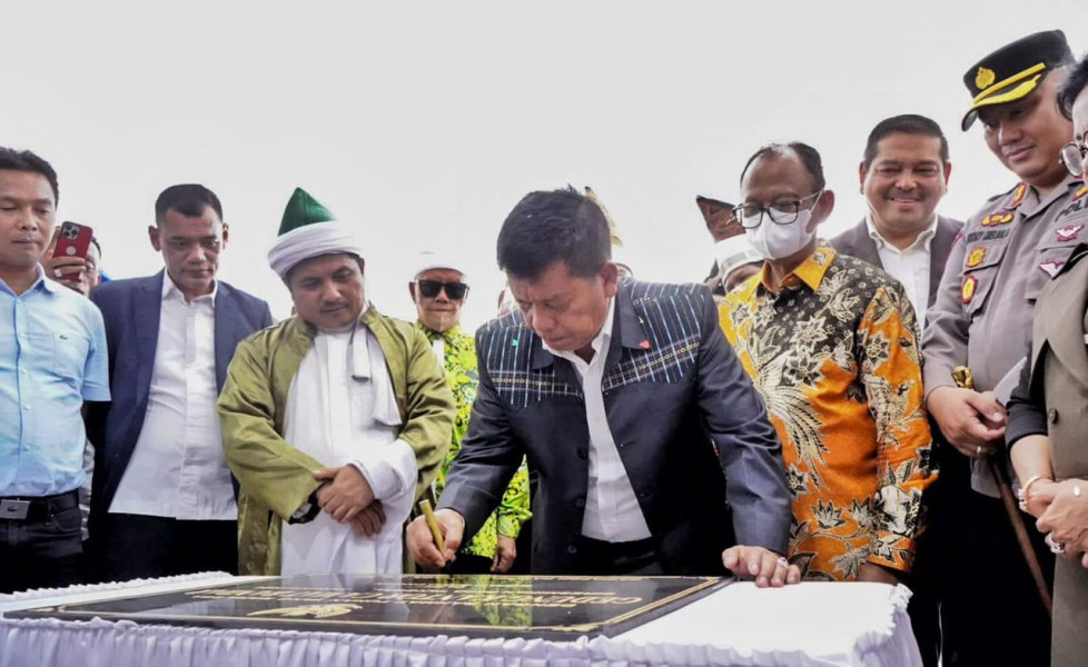 Dirangkai Dengan Pesta Rakyat Marharoan Bolon, Kantor Camat Bandar Diresmikan