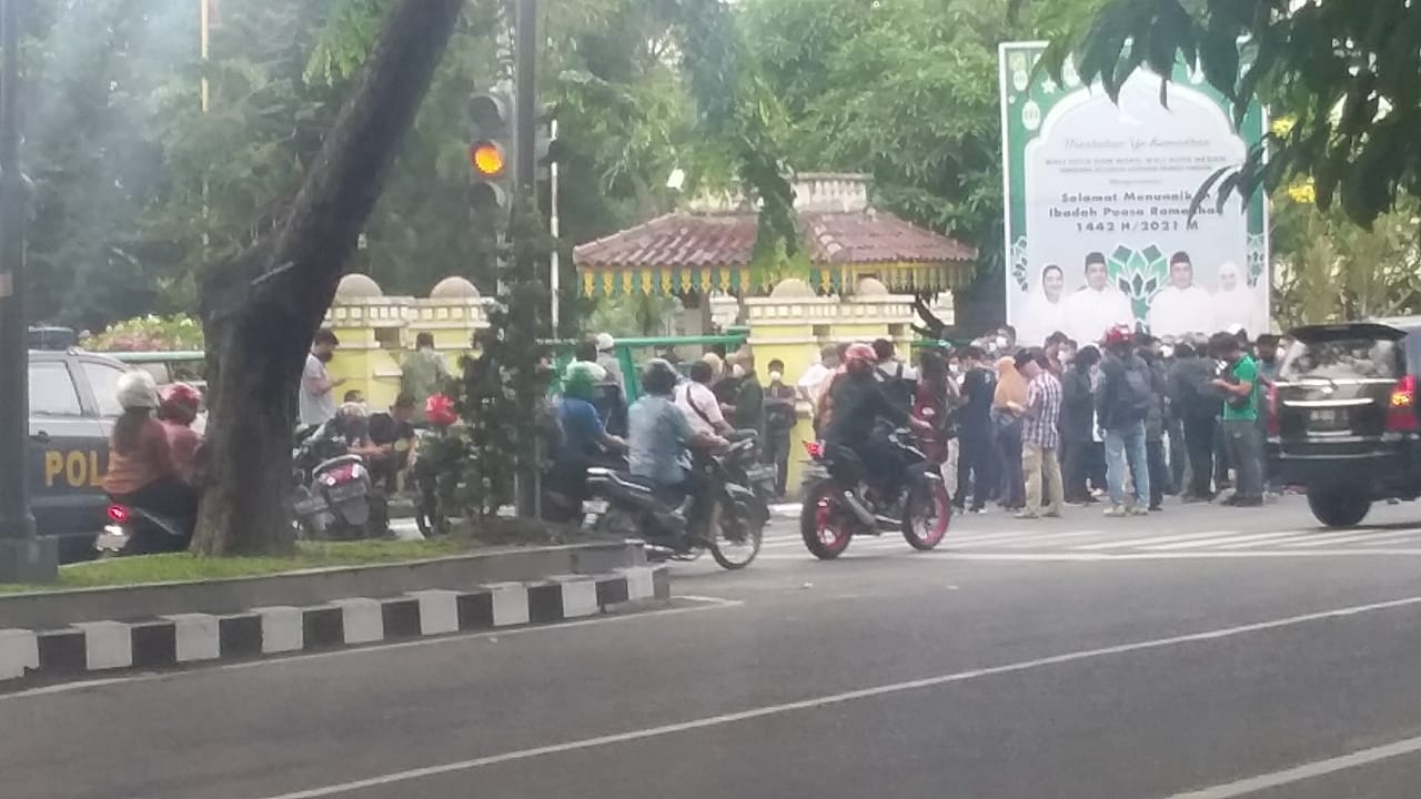 Puluhan Wartawan kembali Lakukan Aksi Protes Di Depan Kantor Walikota Medan