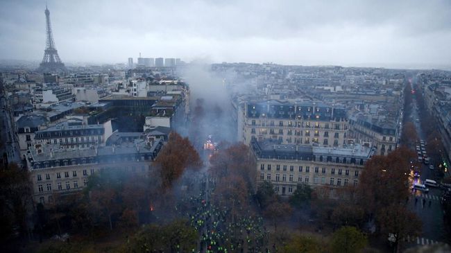 Paris Rusuh, Prancis Pertimbangkan Status Darurat