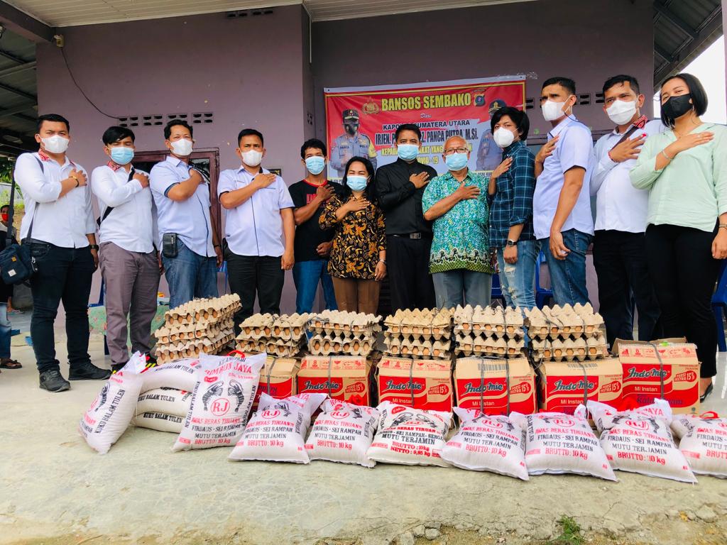 13 Jemaat Gereja Baptis Rantauprapat Mendapat Paket Sembako dari Satresnarkoba Polres Labuhanbatu