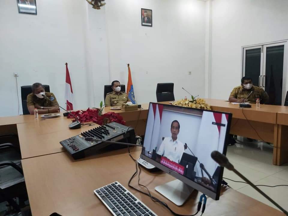 Bupati dan Wakil Bupati Labuhanbatu, mengikuti Pengarahan Presiden RI melalui Zoom Meeting 