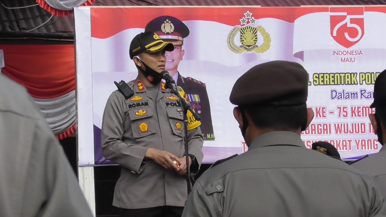 Kapolres Tapsel Pimpin Apel Pembagian Bansos Serentak bagi Warga Terdampak Covid-19