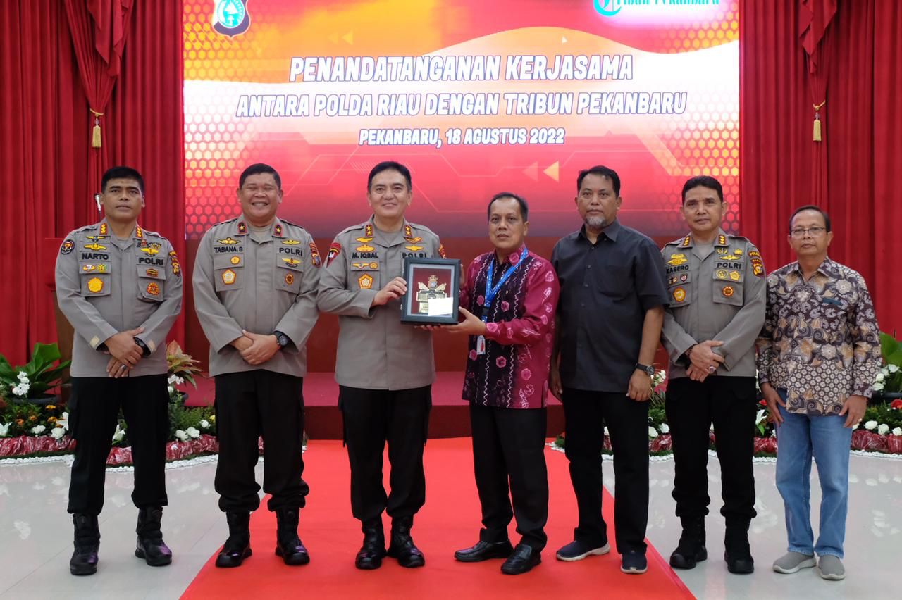 Tandatangani Kerjasama, Kapolda Riau Irjen Iqbal : Wujud Kemitraan dan Sinergitas Media