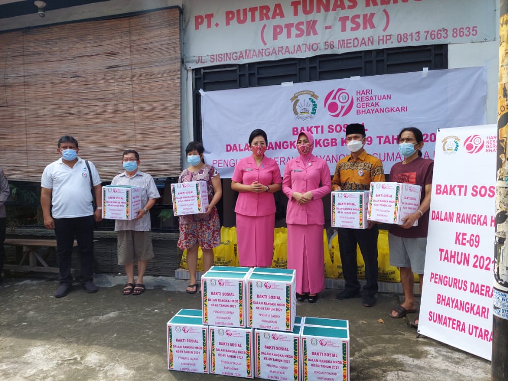 Ketua Bhayangkari Sumut dan LPER Beri Bantuan Sembako Kepada Pelaku UMKM