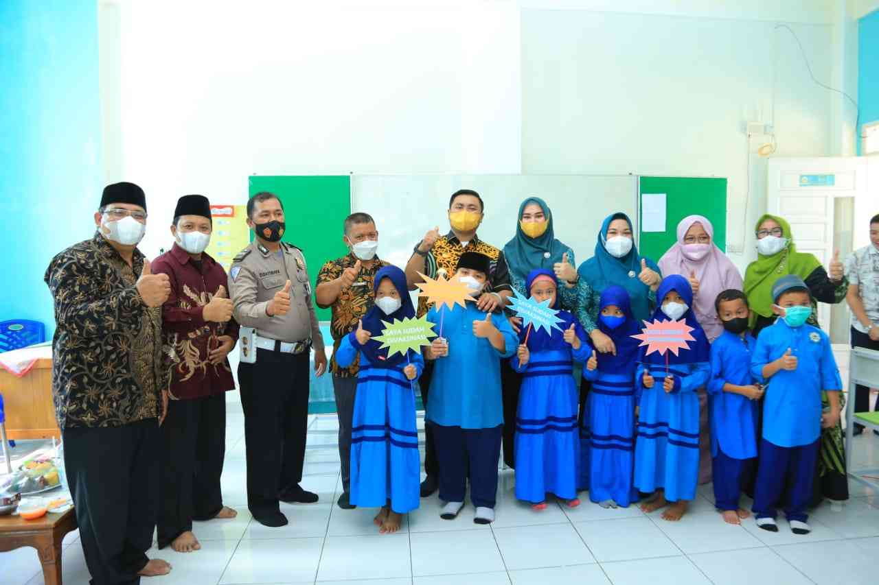 Bupati dan Wabup Labura, tinjau vaksinasi anak-anak di SD Majda Al Fayyadh Islamic School