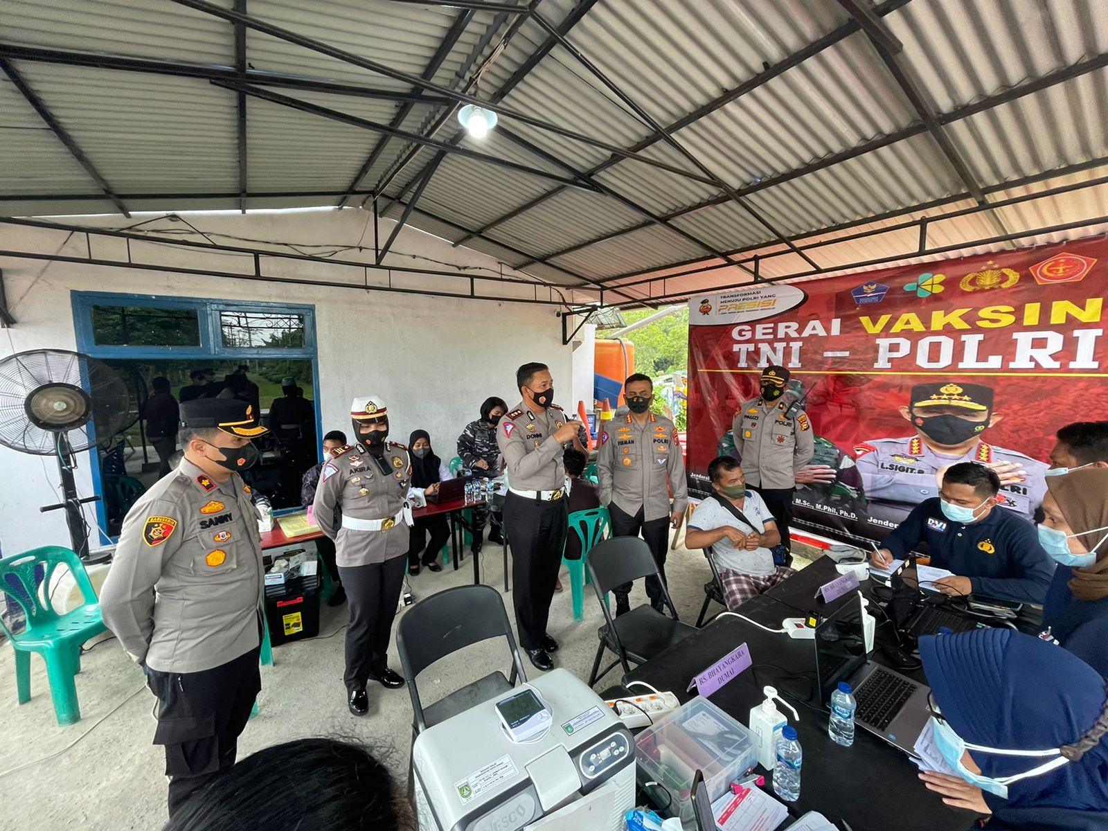 Dir Lantas Polda Riau Bersama Wadir Lantas Polda Laksanakan Pengecekan Vaksinasi Massal