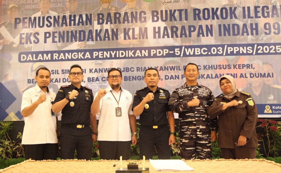Bea Cukai Menggelar Pemusnahan Rokok Ilegal Sebanyak 25,6 juta batang Senilai Rp 12,8 Milyar