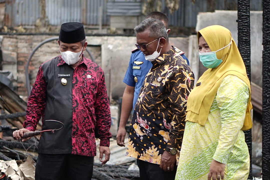 Plt Wali Kota Tanjungbalai Jenguk Korban Kebakaran Di Sei Tualang Raso