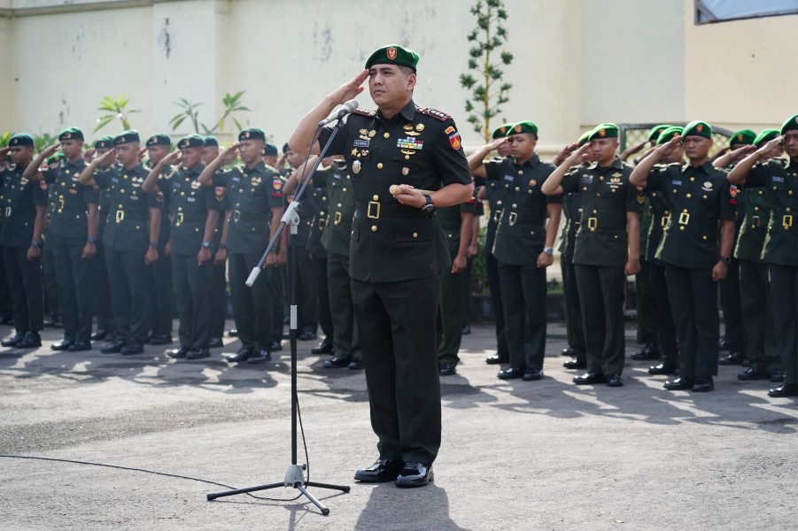 Ziarah Rombongan HUT Ke - 60 Korem 074/Warastratama, Di Pusatkan Di Taman Makam Pahlawan Kusuma Bhakti Surakarta