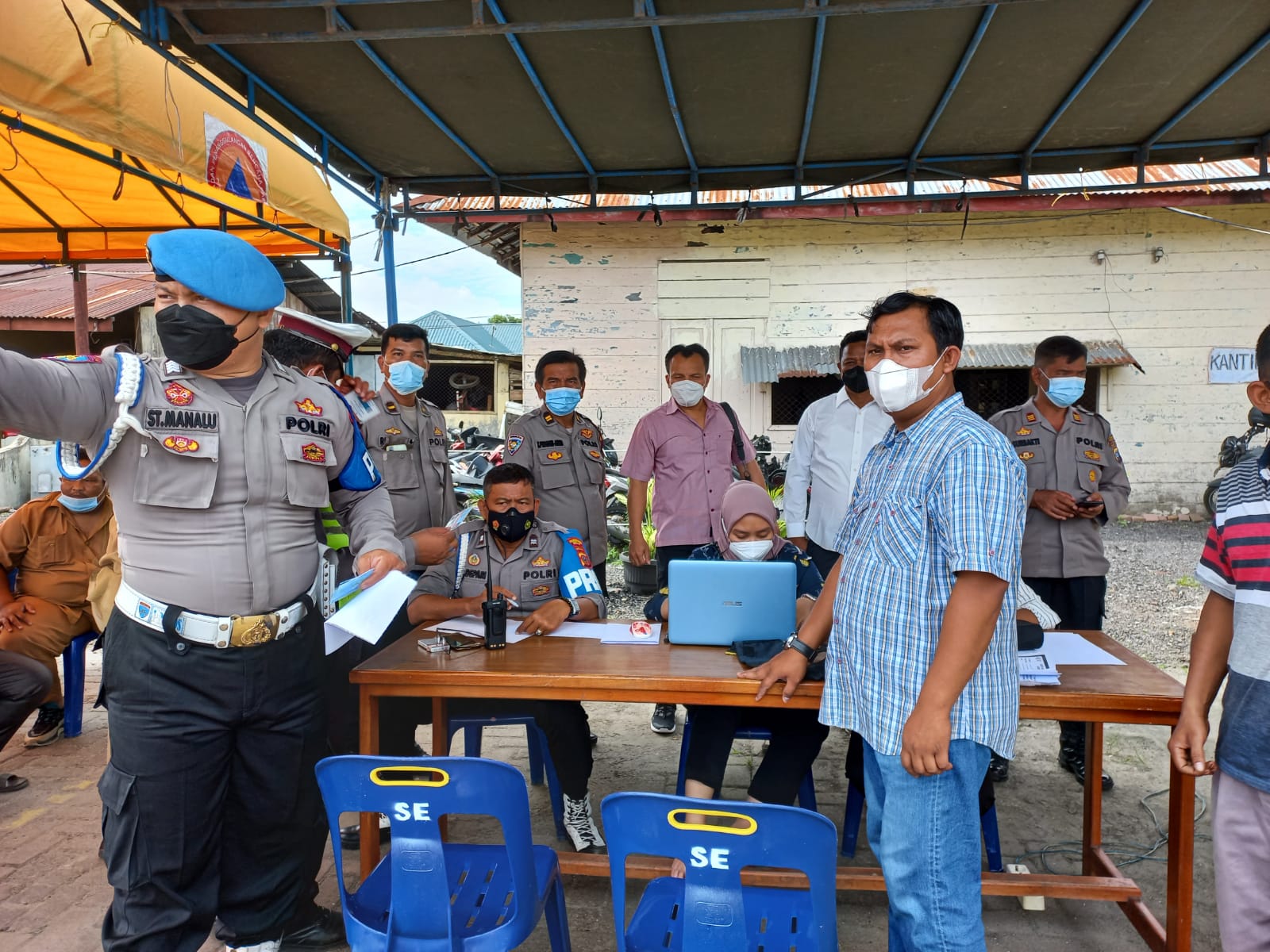 POLSEK PANCUR BATU DUKUNG PROGRAM PEMERINTAH MELAKUKAN PERCEPATAN VAKSINASI DI HALAMAN MAPOLSEK