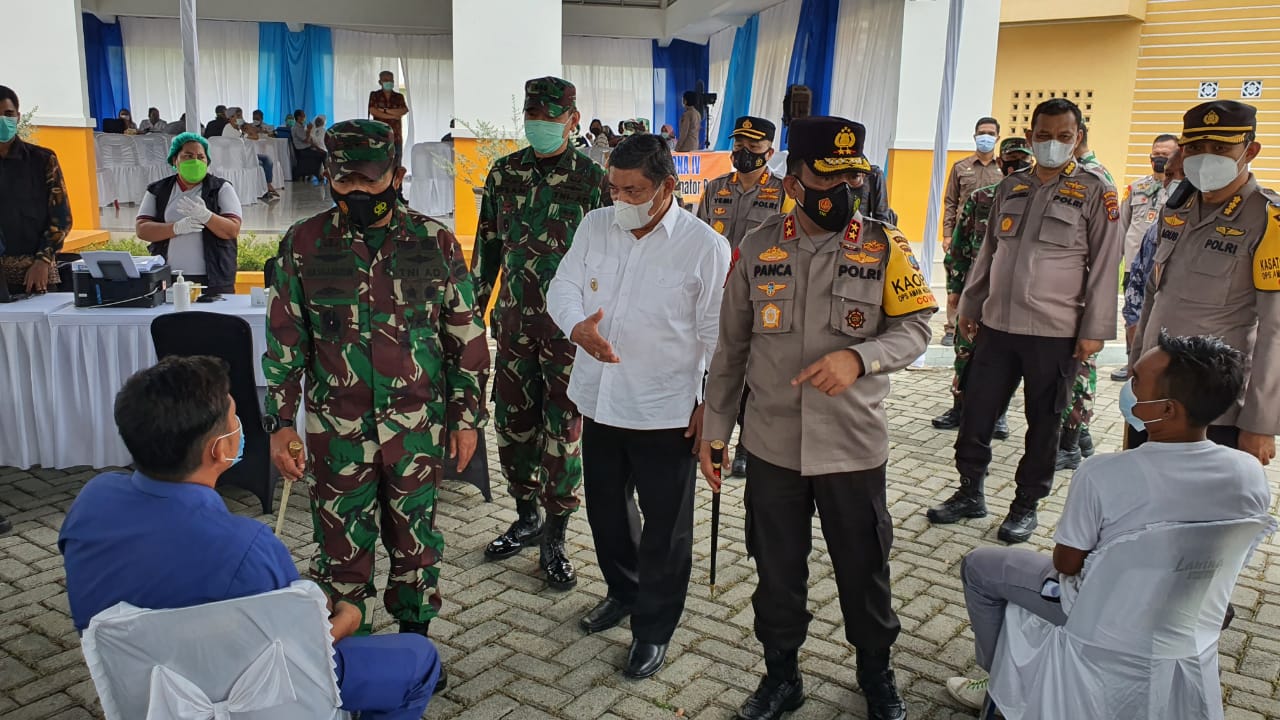 Kapoldasu dan Pangdam I/BB Cek Vaksinasi bagi 530 Kaum Buruh