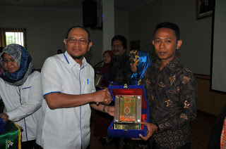 PTPN III (Persero) Berikan Penghargaan Kepada Mitra Binaan dan Salurkan Dana Bina Lingkungan TW II