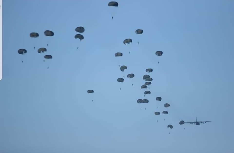 Jombang Dihiasi Pasukan Lintas Udara Brigif Para Raider 18 Kostrad