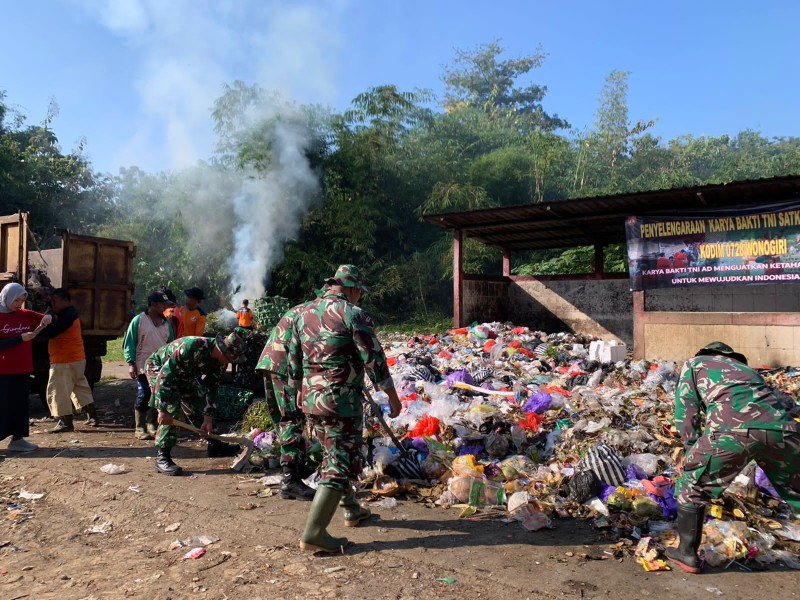 Karya Bakti Satkowil TNI Kodim 0728/Wonogiri Sasar Pasar Sidoharjo