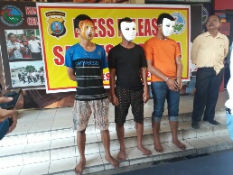 Sat Res Narkoba Polrestabes Medan  Tangkap 3 Orang Pengedar Narkoba dari Warnet Mitra Net Sunggal