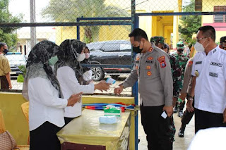 Kapolres Labuhanbatu dan Bupati Labusel Tinjau Vaksinasi di SMK Ki Hajar Dewantara Kota Pinang