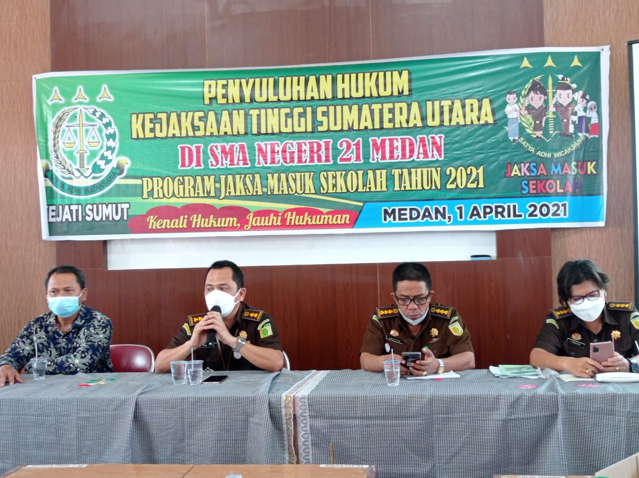 Penkum Kejatisu Di SMA N 21 Medan, Materi:  Pancasila Dasar Landasan Terhindar dari Paham Radikal