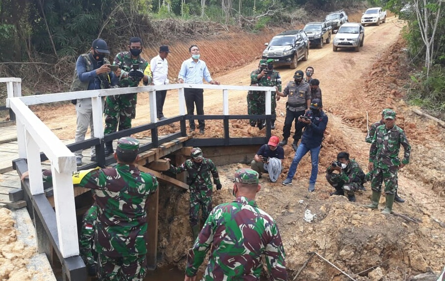 Jembatan Selesai, Dandim Sambas Apresiasi Kinerja Satgas TMMD Reguler Ke-109