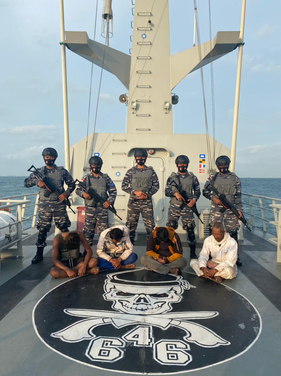 TNI AL Tangkap Lima Pencuri Gunakan Dua Speed Boat di Selat Singapura