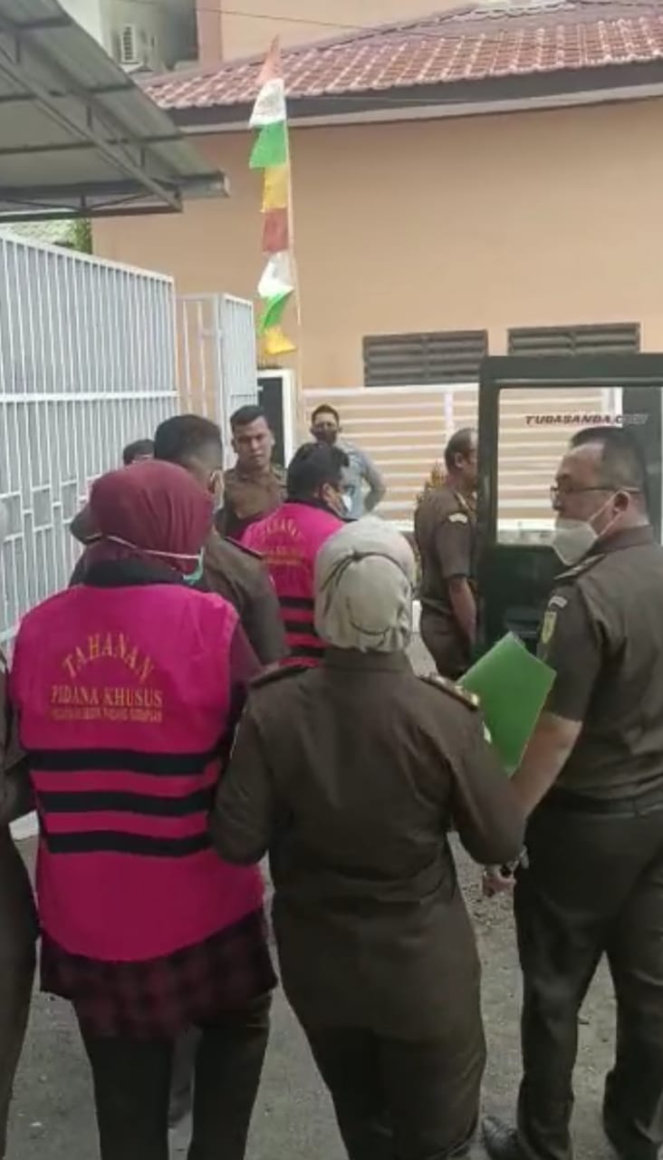 KORUPSI BTT COVID-19 KADIS KESEHATAN KOTA PADANG SIDIMPUAN DAN BENDAHARA RESMI DITAHAN