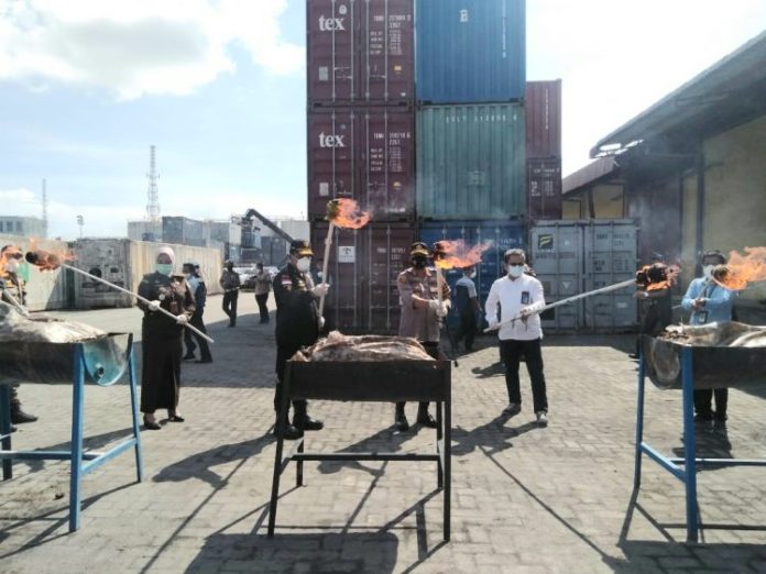 Bea Cukai Belawan Musnahkan Barang Bawang Dan Pinang Di Depo Continer PT.Artha Samudra Kontindo