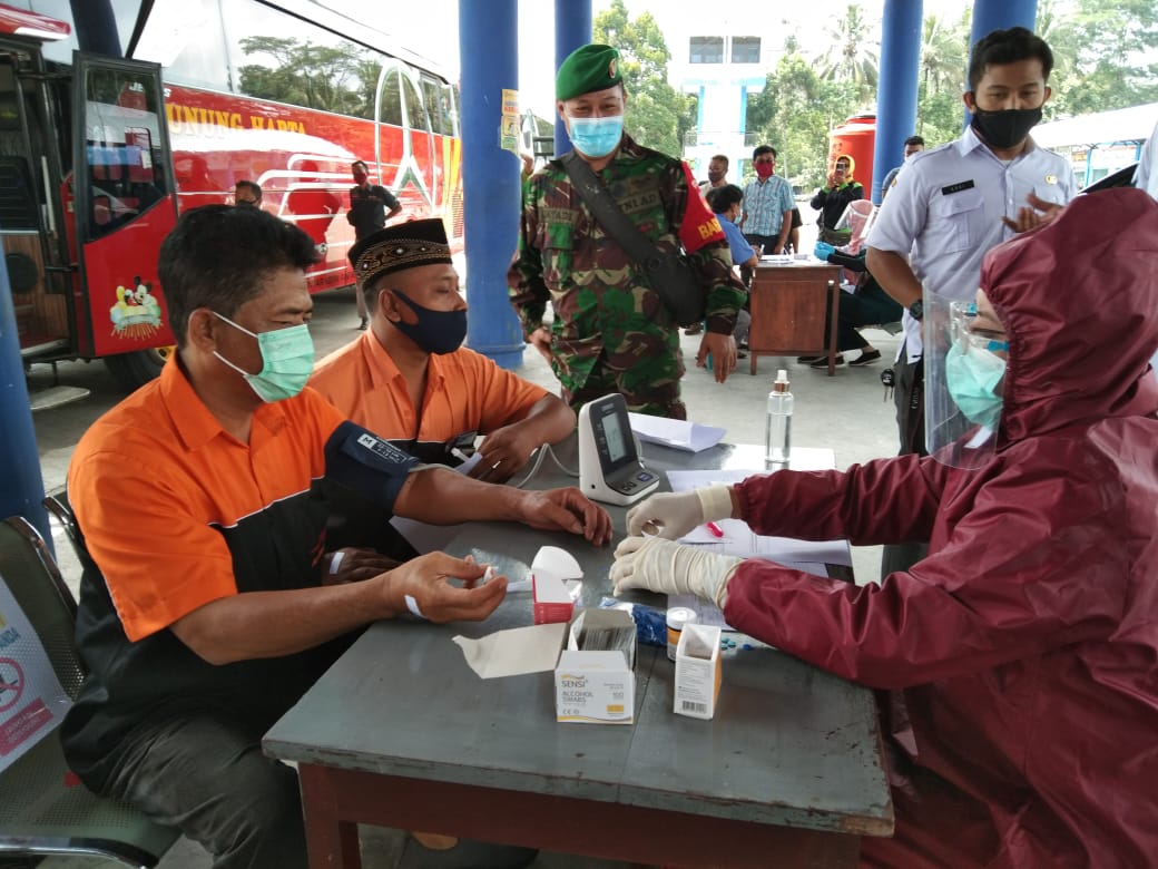 Swab Massal Para Sopir Di Terminal Penggung