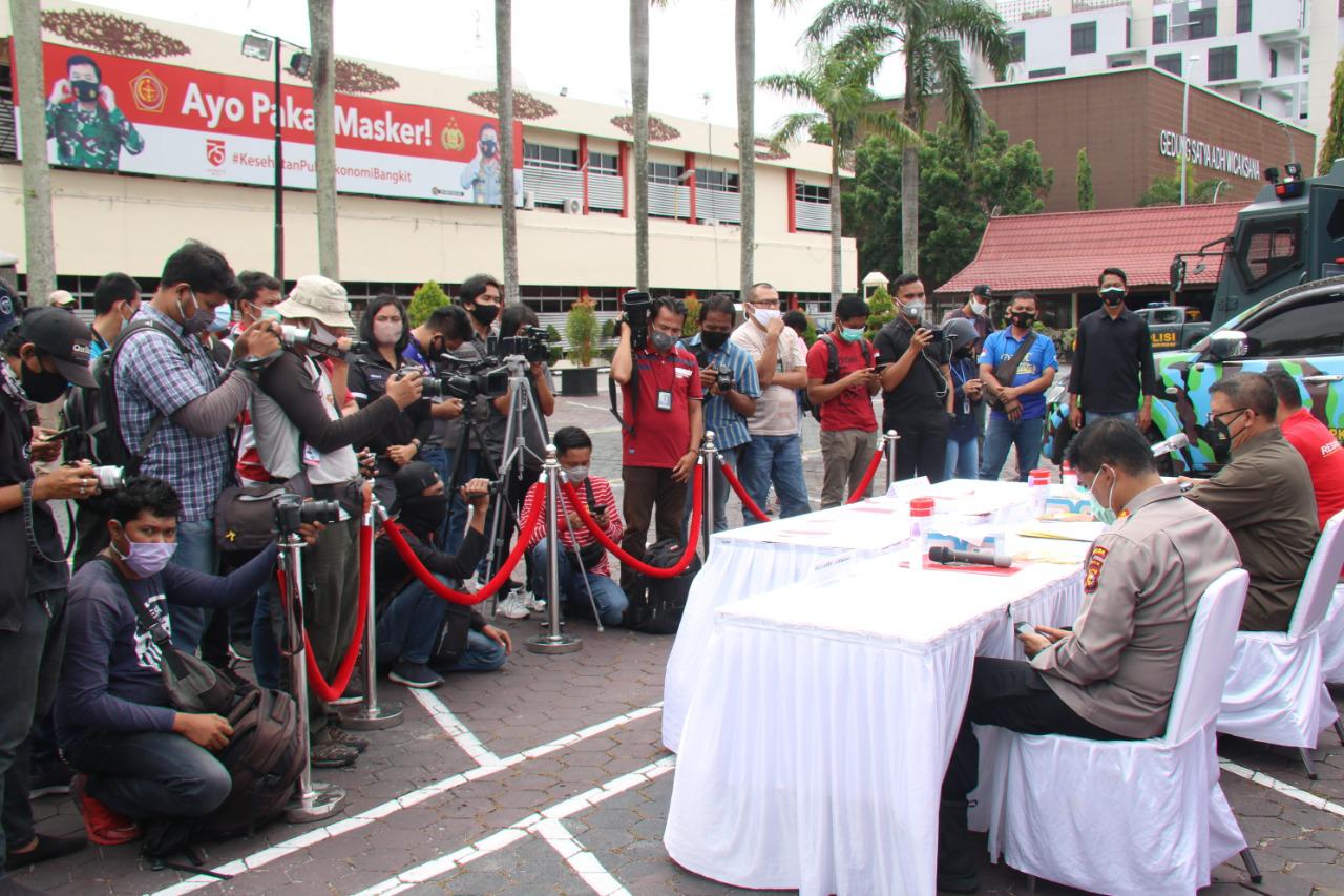 Polda Riau Ungkap Pelaku Tindak Pidana Pembakaran Kendaraan 