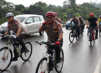 Kapolda Kepri Patroli Sepeda Tinjau Pengamanan Rekapitulasi Suara di PPK