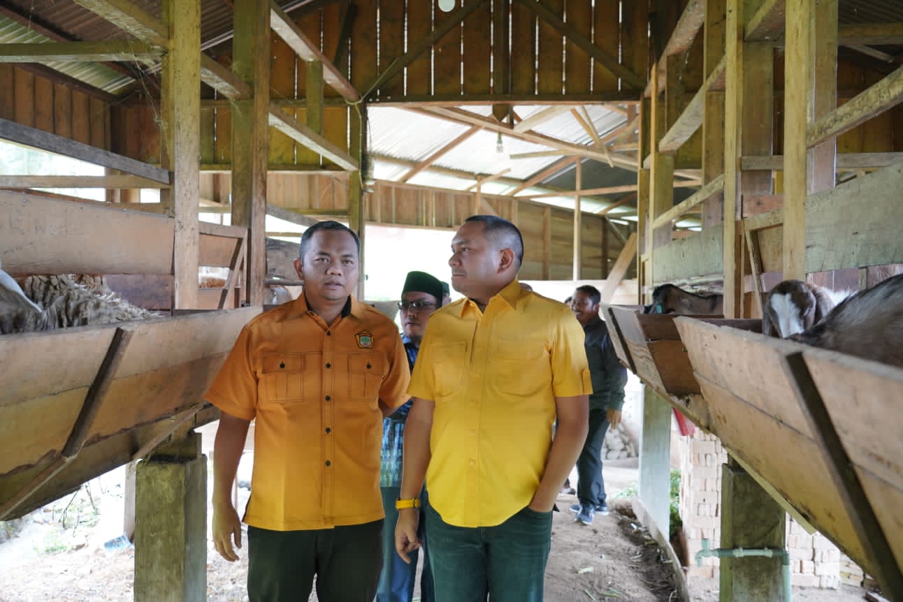 BUPATI PAKPAK BHARAT RESMIKAN RUMAH KOMPOS DAN PETERNAKAN DOMBA  BINAAN KOSGORO1957 DI DESA SIMBERUN