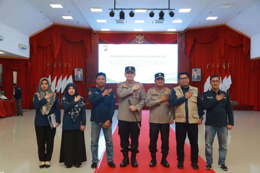 BP2MI Berikan Penghargaan Kepada Kapolda Riau, Irjen Pol Mohammad Iqbal
