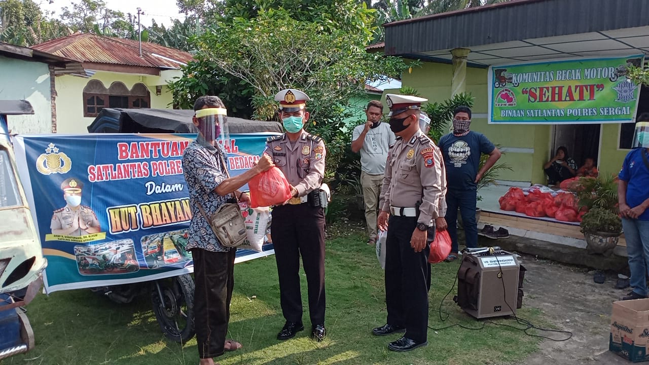 Sambut Hari Bhayangkara Ke 74 dan Menyongsong New Normal, Satlantas Polres Sergai Gelar Baksos 