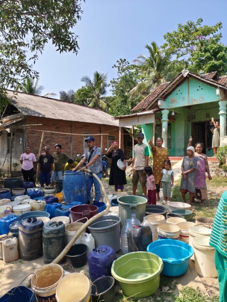 Atasi Krisis Air di Banten, PTPN IV PalmCo Salurkan 101 Ribu Liter Air Bersih untuk Ribuan KK