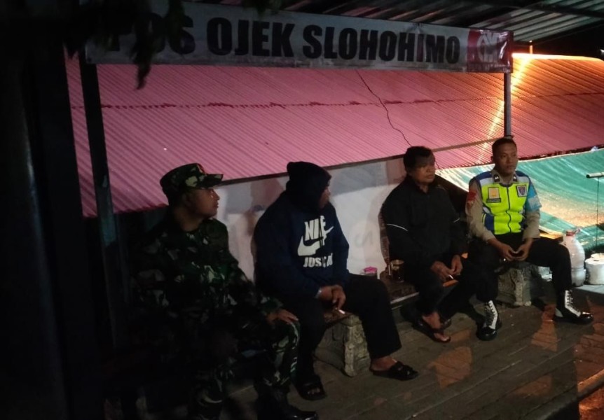 Patroli Gabungan Koramil dan Polsek Slogohimo Jaga Keamanan Wilayah, Warga Merasa Tenang