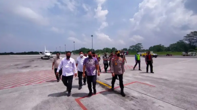 Kapolresta Deli Serdang Sambut Kedatangan Kabareskrim Polri Di Bandara Kualanamu